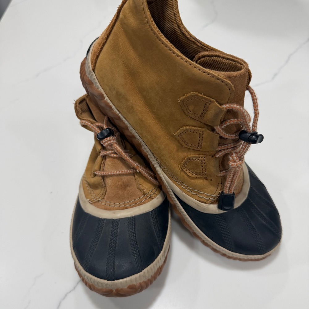 Sorel Out N About Plus Waterproof Duck Boots Tan Black Suede Ankle size  6